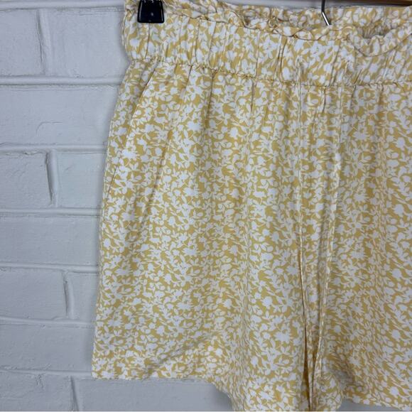 Banana Republic Yellow White Floral Casual Shorts Size XS - Picture 5 of 9